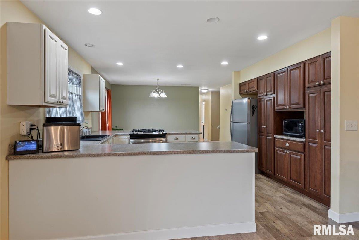 9 Acadia Court Springfield, IL 62712 - Photo 14 of 46