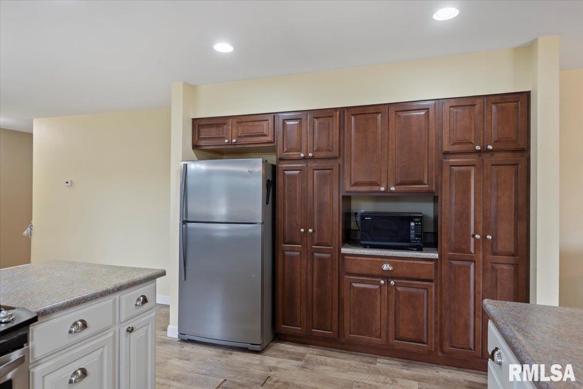 9 Acadia Court Springfield, IL 62712 - Photo 15 of 46