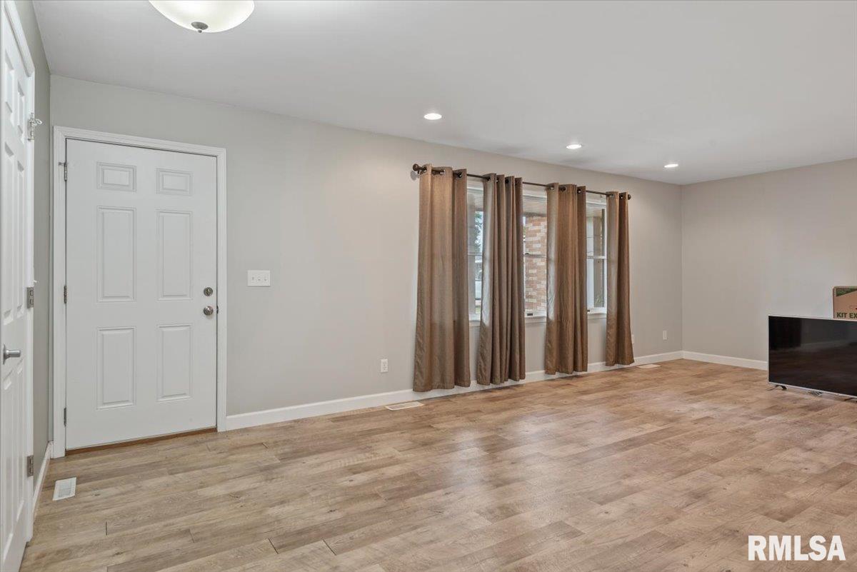 9 Acadia Court Springfield, IL 62712 - Photo 6 of 46