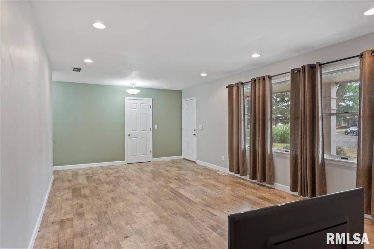 9 Acadia Court Springfield, IL 62712 - Photo 7 of 46