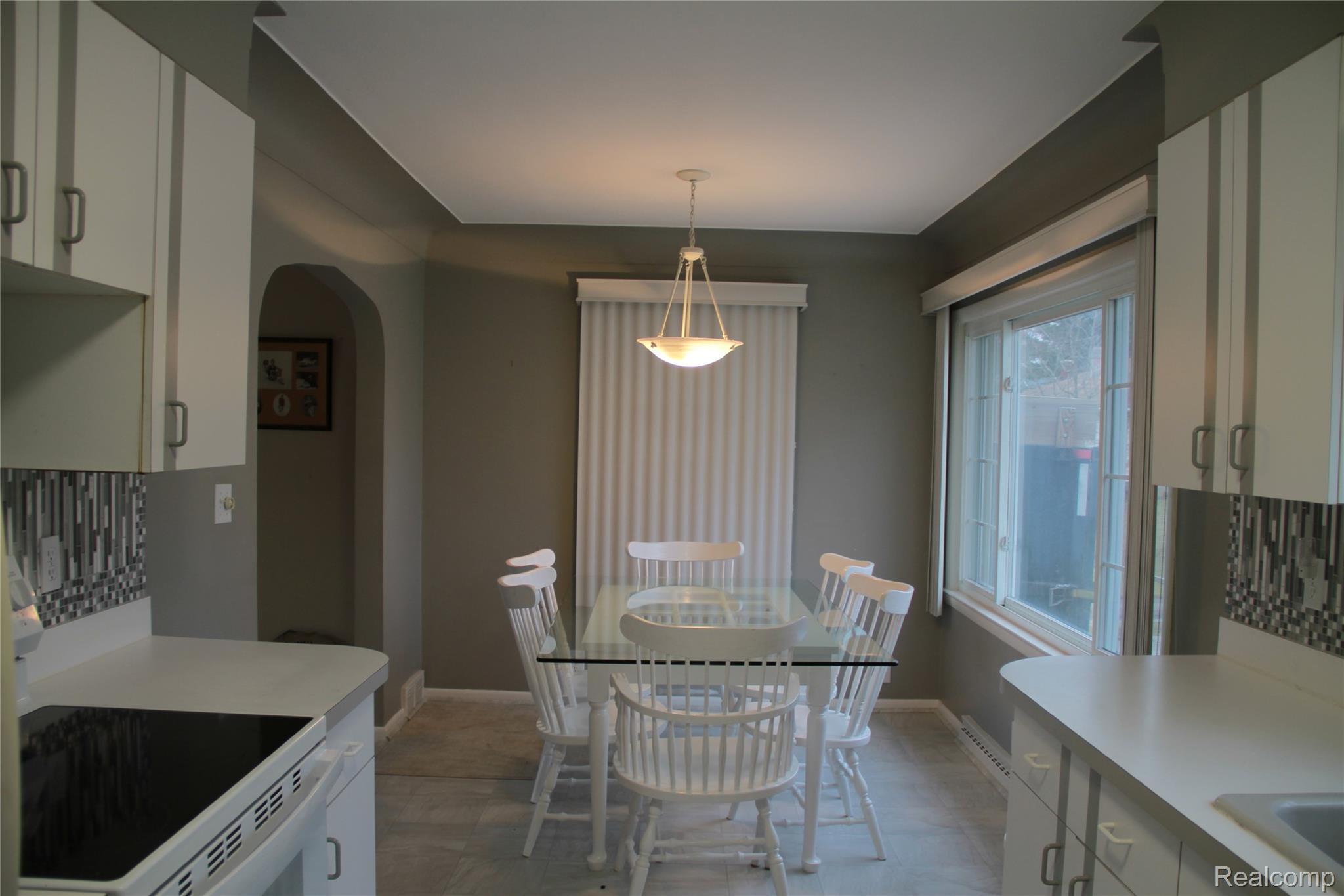 8299 Ridge Road Goodrich, MI 48438 - Photo 11 of 22 Dining space with arched walkways