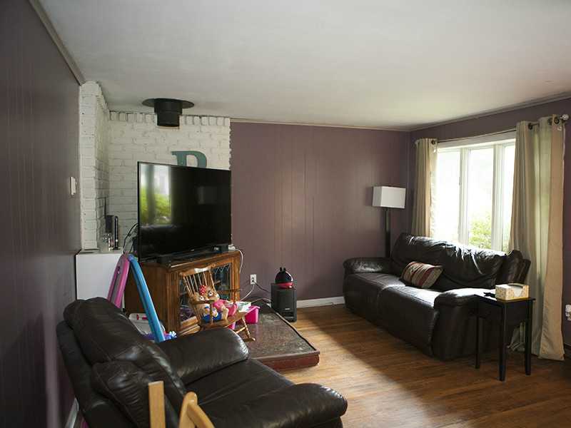 243 Knotty Oak Road Coventry, RI 02816 - Photo 4 of 5 Living Room.
