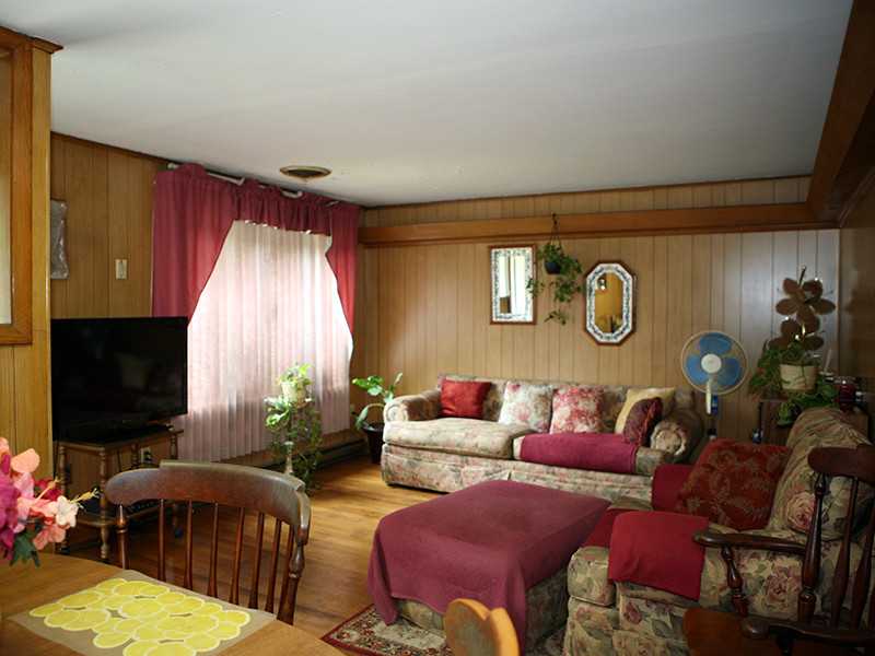 243 Knotty Oak Road Coventry, RI 02816 - Photo 5 of 5 Living Room.