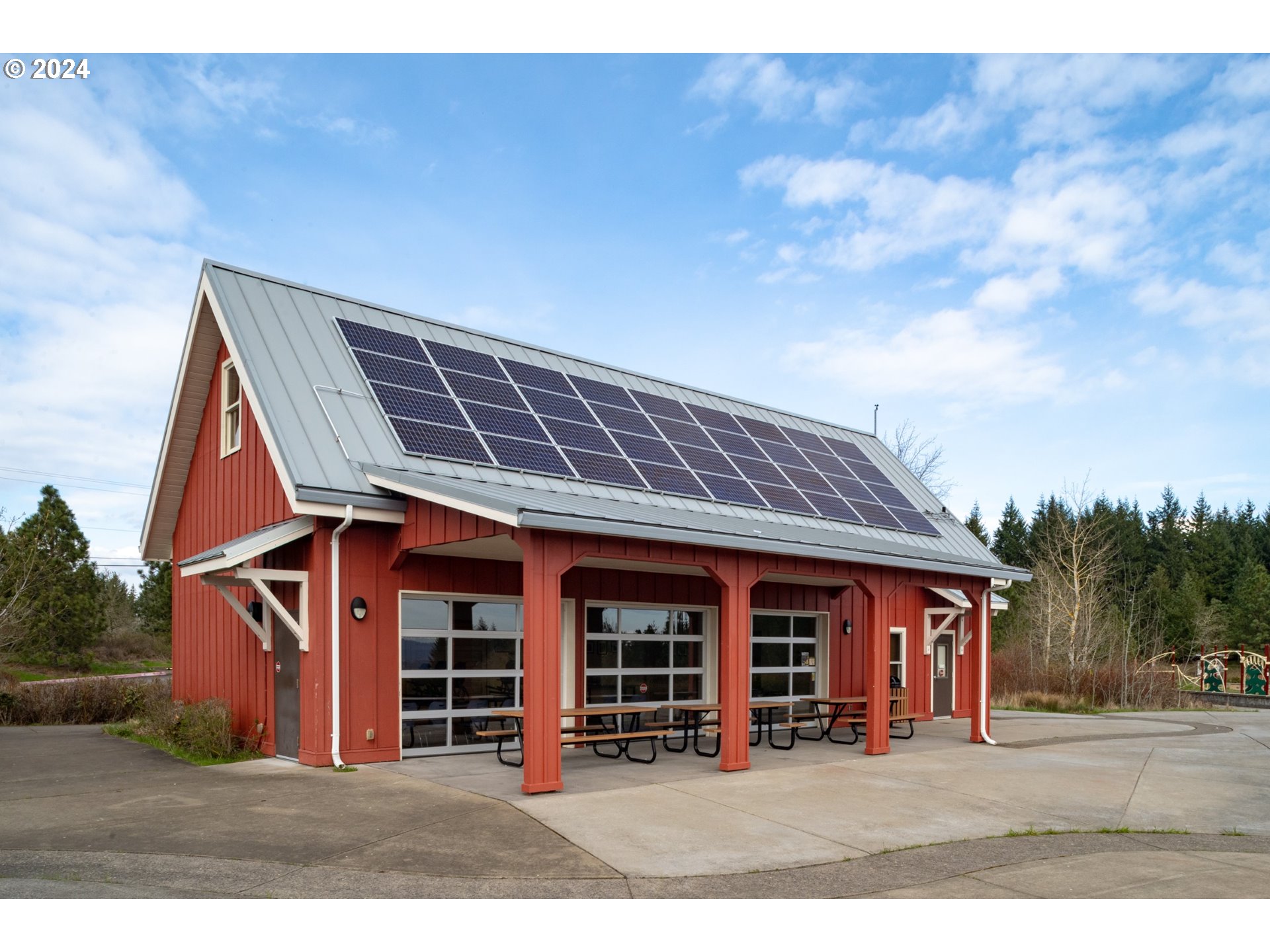 17714 Southwest Watchman Lane Beaverton, OR 97007 - Photo 10 of 22 a front view of a house