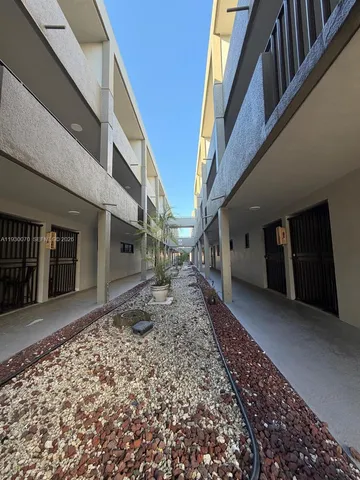 $2,000 | 5 Olive Drive, Unit 24, Hialeah, FL 33010