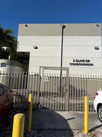 $2,000 | 5 Olive Drive, Unit 24, Hialeah, FL 33010