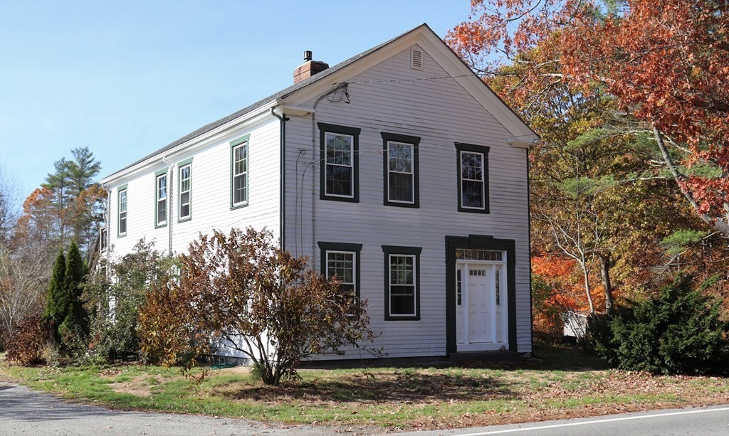 751 Snipatuit Road Rochester, MA 02770 - Photo 3 of 42 a front view of a house with garden