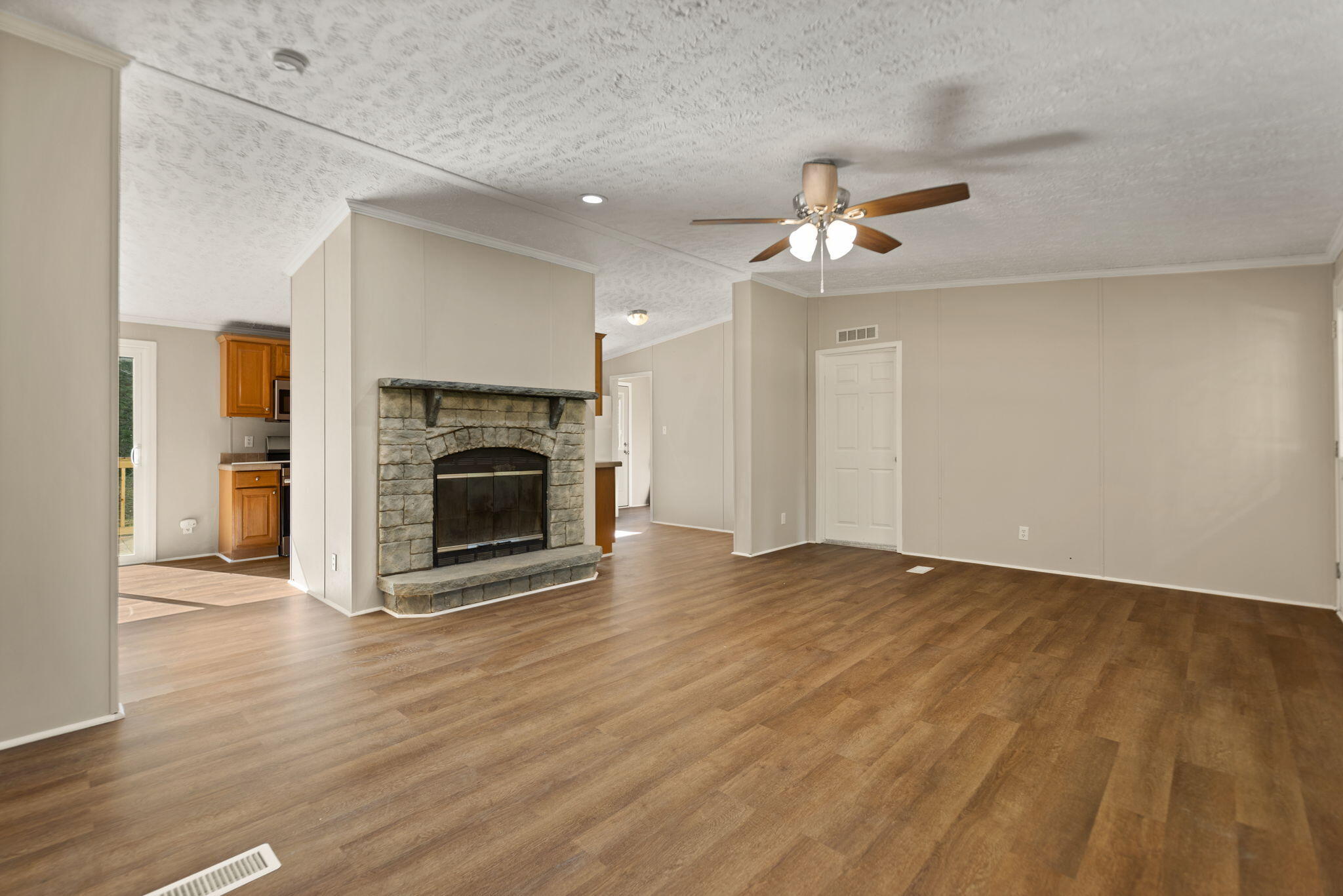 956 Cove Road Stanton, KY 40380 - Photo 11 of 72 Living