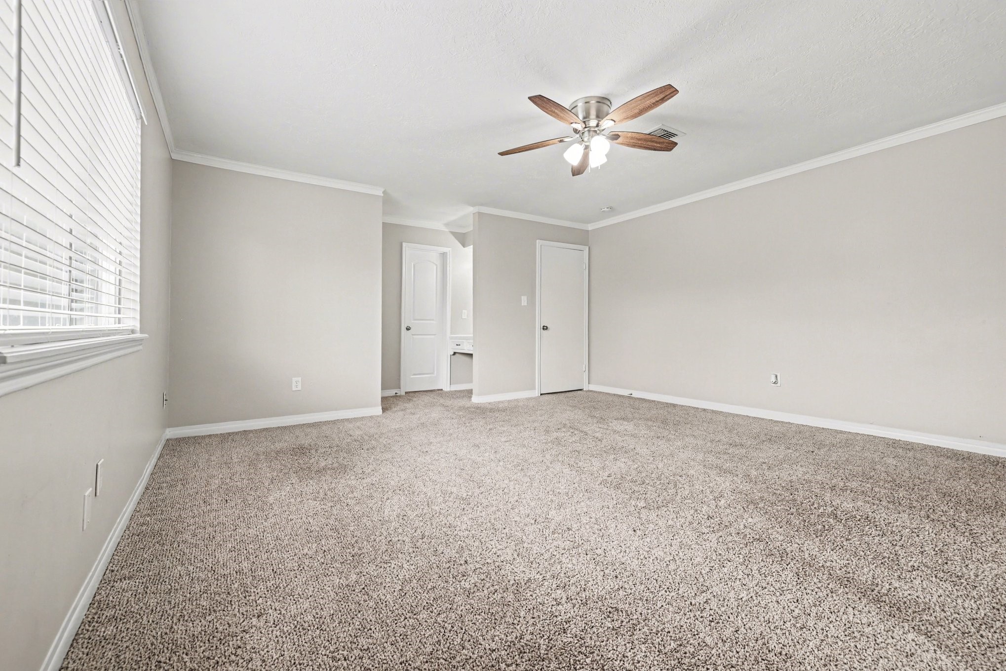 107 Carriage Lane Conroe, TX 77385 - Photo 19 of 26 an empty room with windows and fan