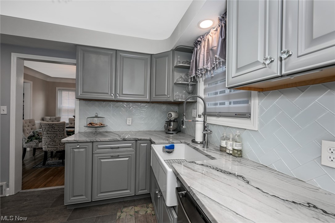 3913 Faversham Road Cleveland, OH 44118 - Photo 3 of 34 Custom Amish Platinum Grey cabinetry,,octagon glass knobs, under mount lighting, glass subway tille backsplash
