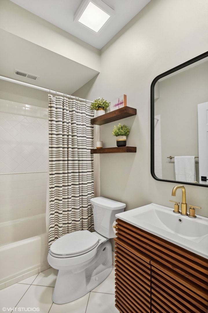 4438 North Racine Avenue, Unit B Chicago, IL 60640 - Photo 13 of 26 a bathroom with a sink a toilet and shower