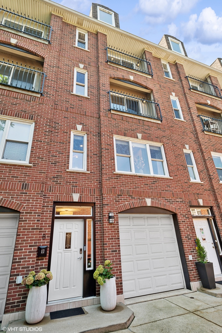4438 North Racine Avenue, Unit B Chicago, IL 60640 - Photo 2 of 26 a front view of a building