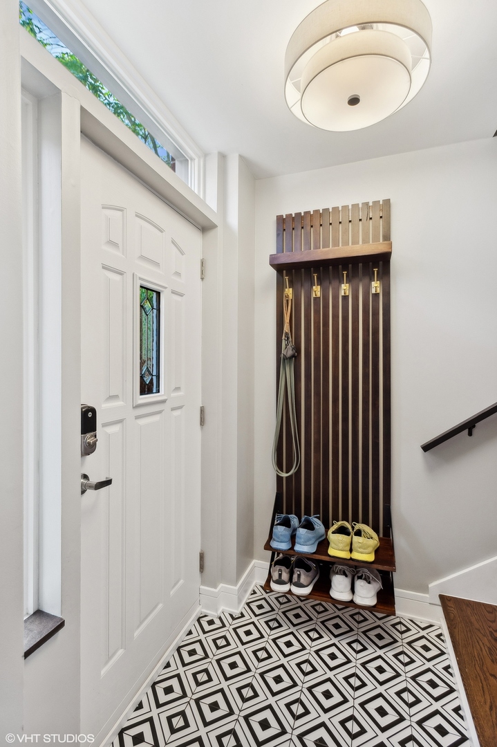 4438 North Racine Avenue, Unit B Chicago, IL 60640 - Photo 24 of 26 an entryway with a table and a mirror