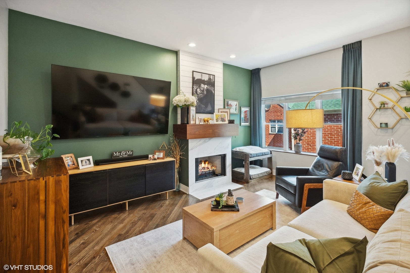 4438 North Racine Avenue, Unit B Chicago, IL 60640 - Photo 3 of 26 a living room with furniture and a flat screen tv