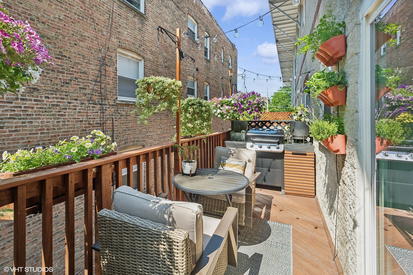 4438 North Racine Avenue, Unit B Chicago, IL 60640 - Photo 10 of 26 a view of a chairs and table in the balcony