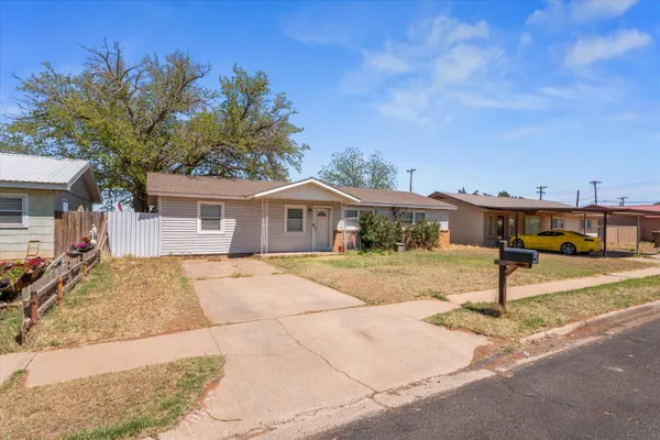 $200,000 | 709 East 4th Street, Denver City, TX 79323