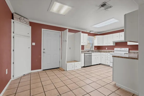 $200,000 | 709 East 4th Street, Denver City, TX 79323