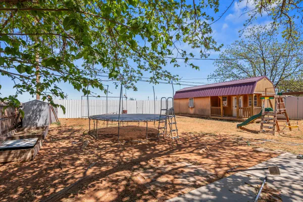 $200,000 | 709 East 4th Street, Denver City, TX 79323