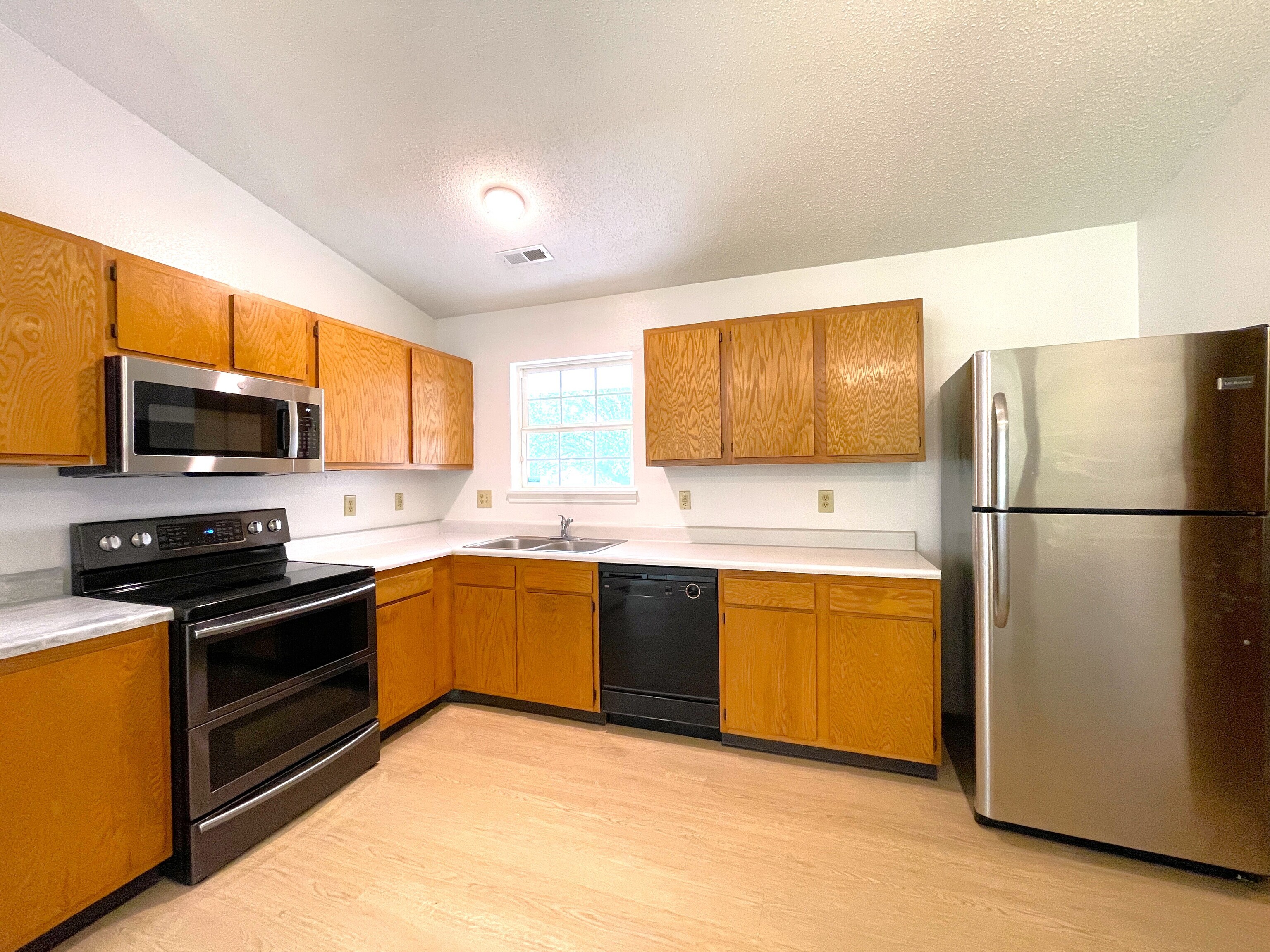 5332 Milhouse Road Indianapolis, IN 46221 - Photo 9 of 19 Gallery Image 9