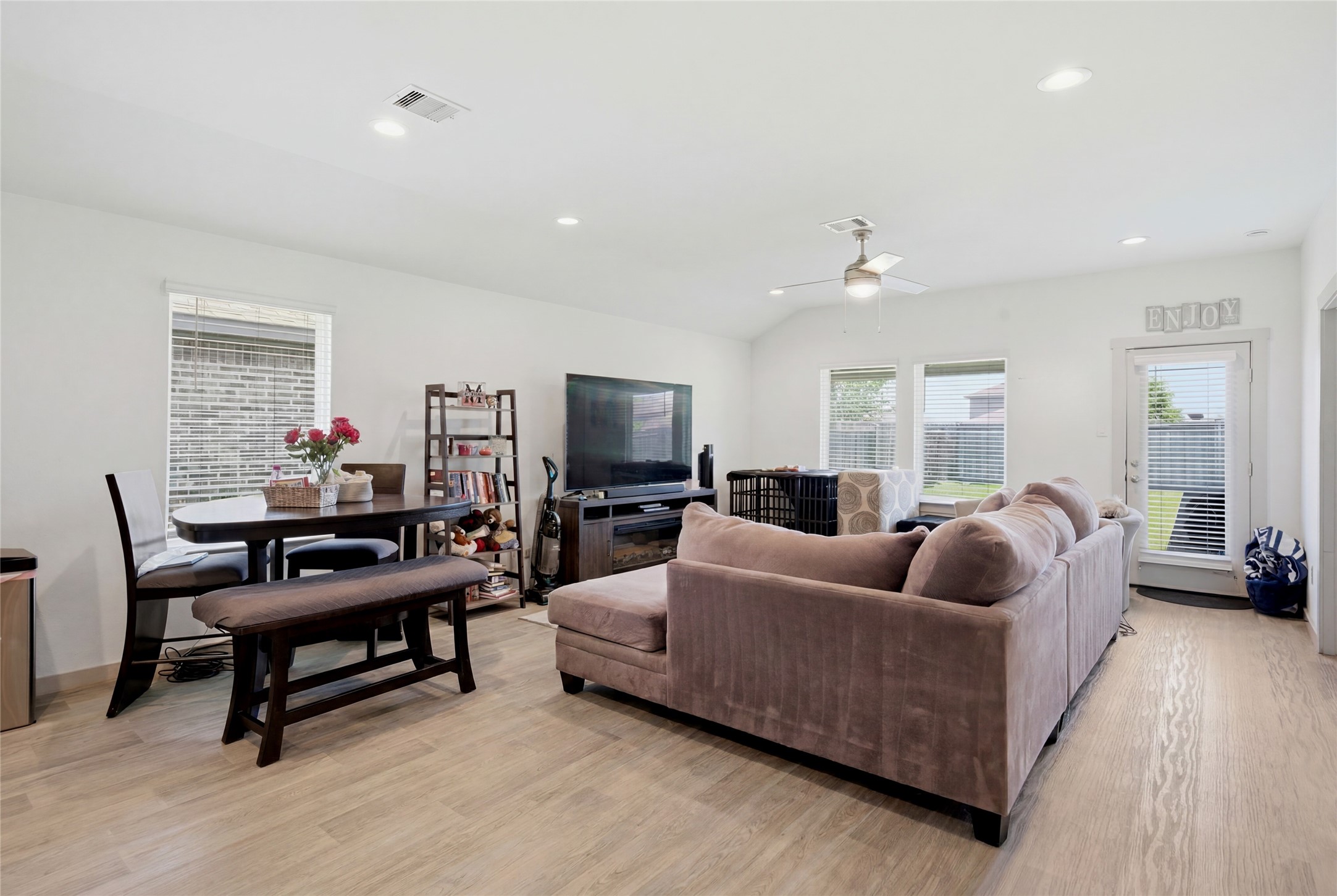 910 Betsy Hill Drive Rosharon, TX 77583 - Photo 10 of 28