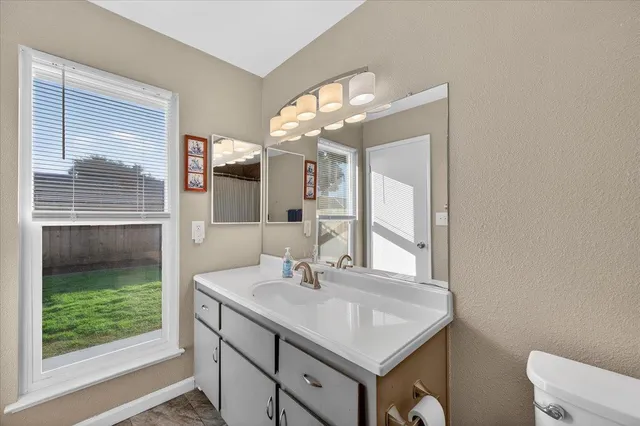 a view of a house with backyard and garden