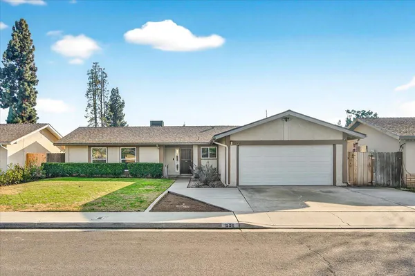 $455,000 | 1506 Robinwood Avenue, Clovis, CA 93611