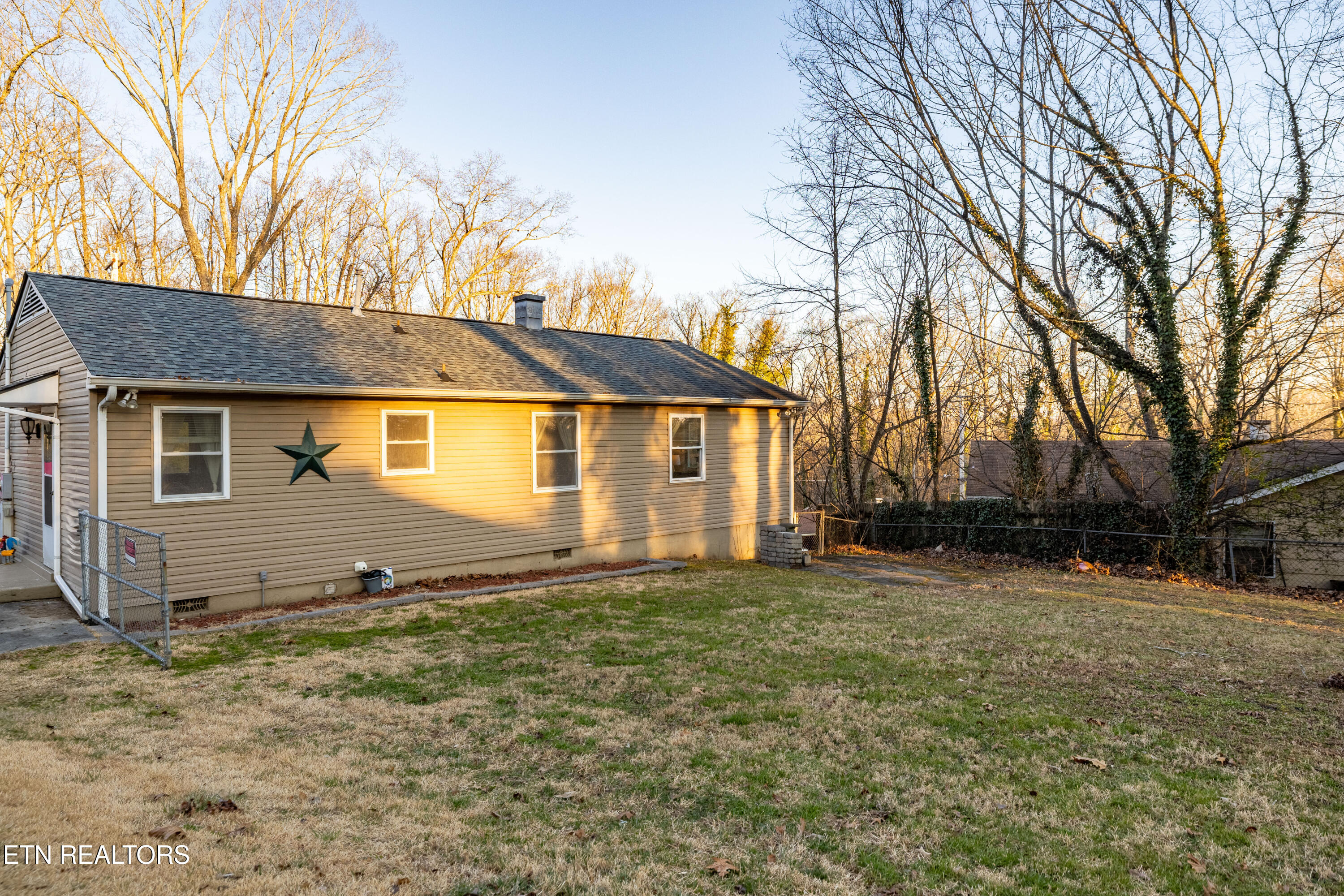 285 East Drive Oak Ridge, TN 37830 - Photo 23 of 24 285EastDr-32