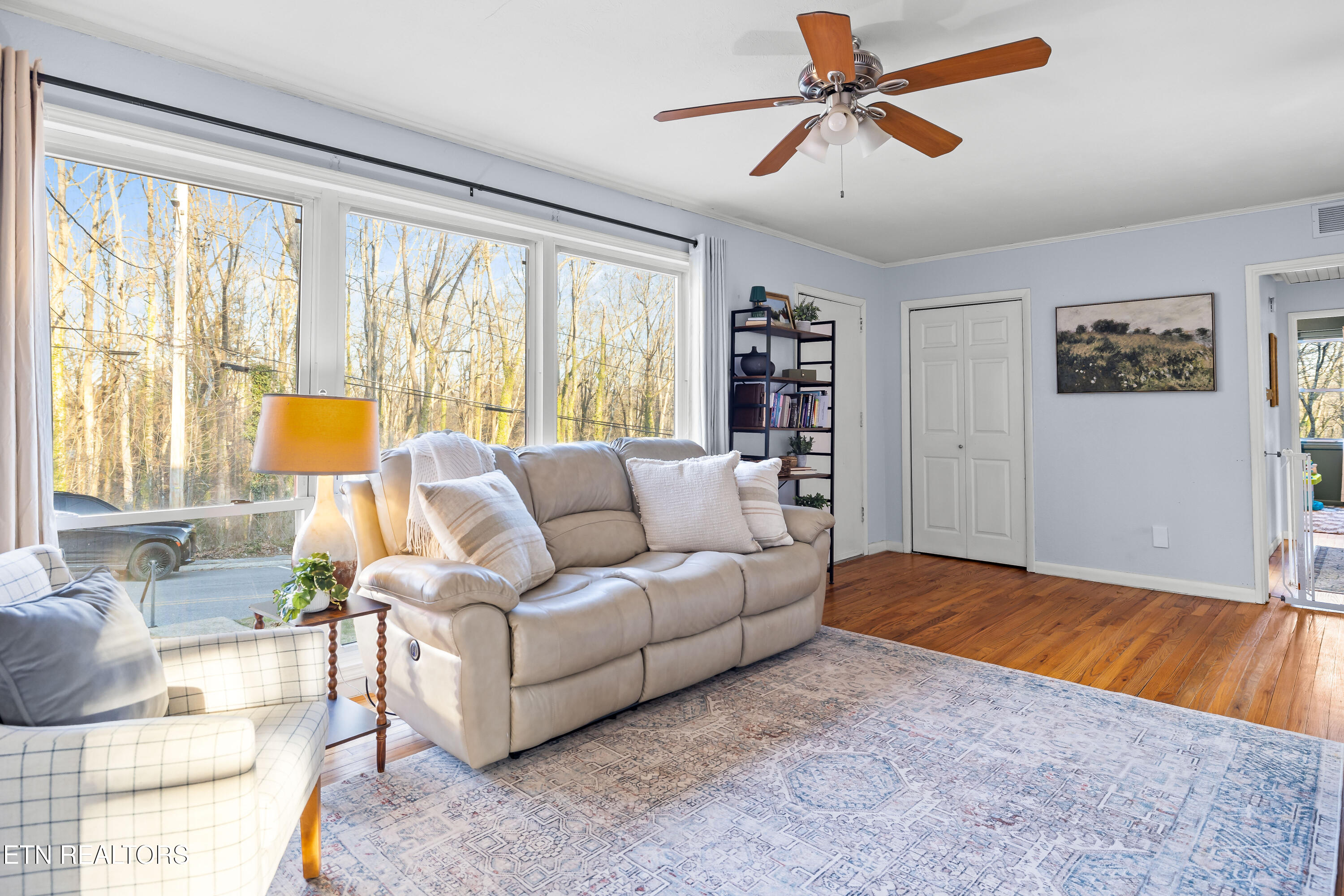 285 East Drive Oak Ridge, TN 37830 - Photo 3 of 24 285EastDr-11