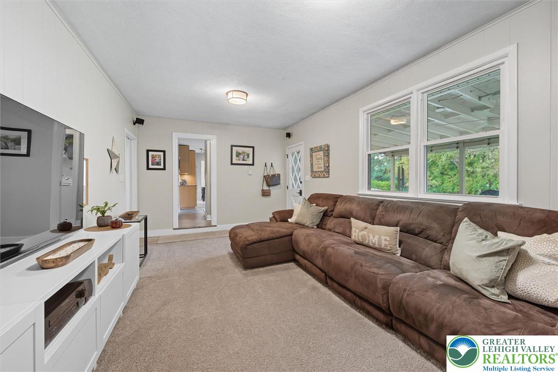 4493 Spring Drive Center Valley, PA 18034 - Photo 11 of 21