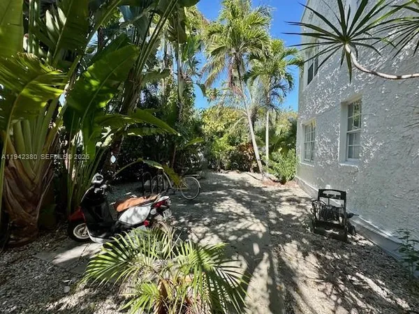 a view of a house with a tree