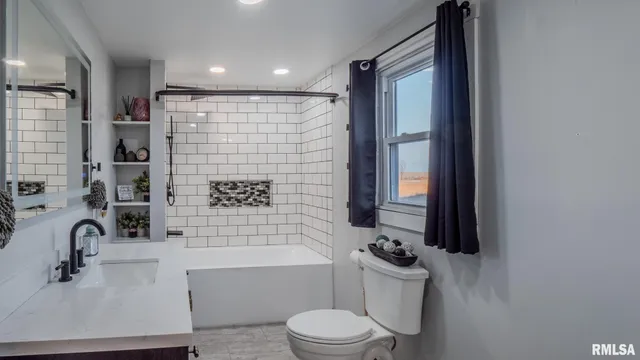 $270,000 | 281 North Avenue, Plainville, IL 62365