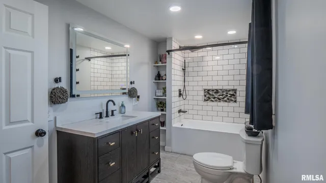 $270,000 | 281 North Avenue, Plainville, IL 62365