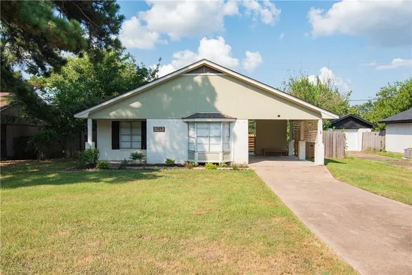 $1,900 | 3213 Heatherwood Drive, Bryan, TX 77801