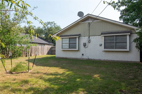 $1,900 | 3213 Heatherwood Drive, Bryan, TX 77801