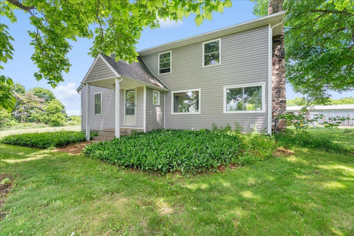 975 South Elliott Road Fowlerville, MI 48836 - Photo 2 of 56