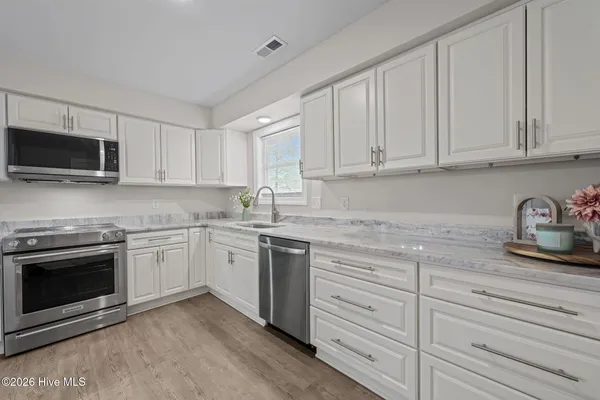 $299,900 | 707 Plantation Drive, New Bern, NC 28562
