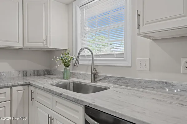 $299,900 | 707 Plantation Drive, New Bern, NC 28562