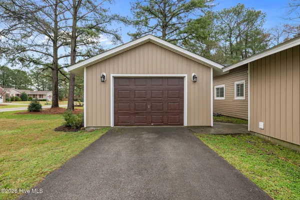 $299,900 | 707 Plantation Drive, New Bern, NC 28562
