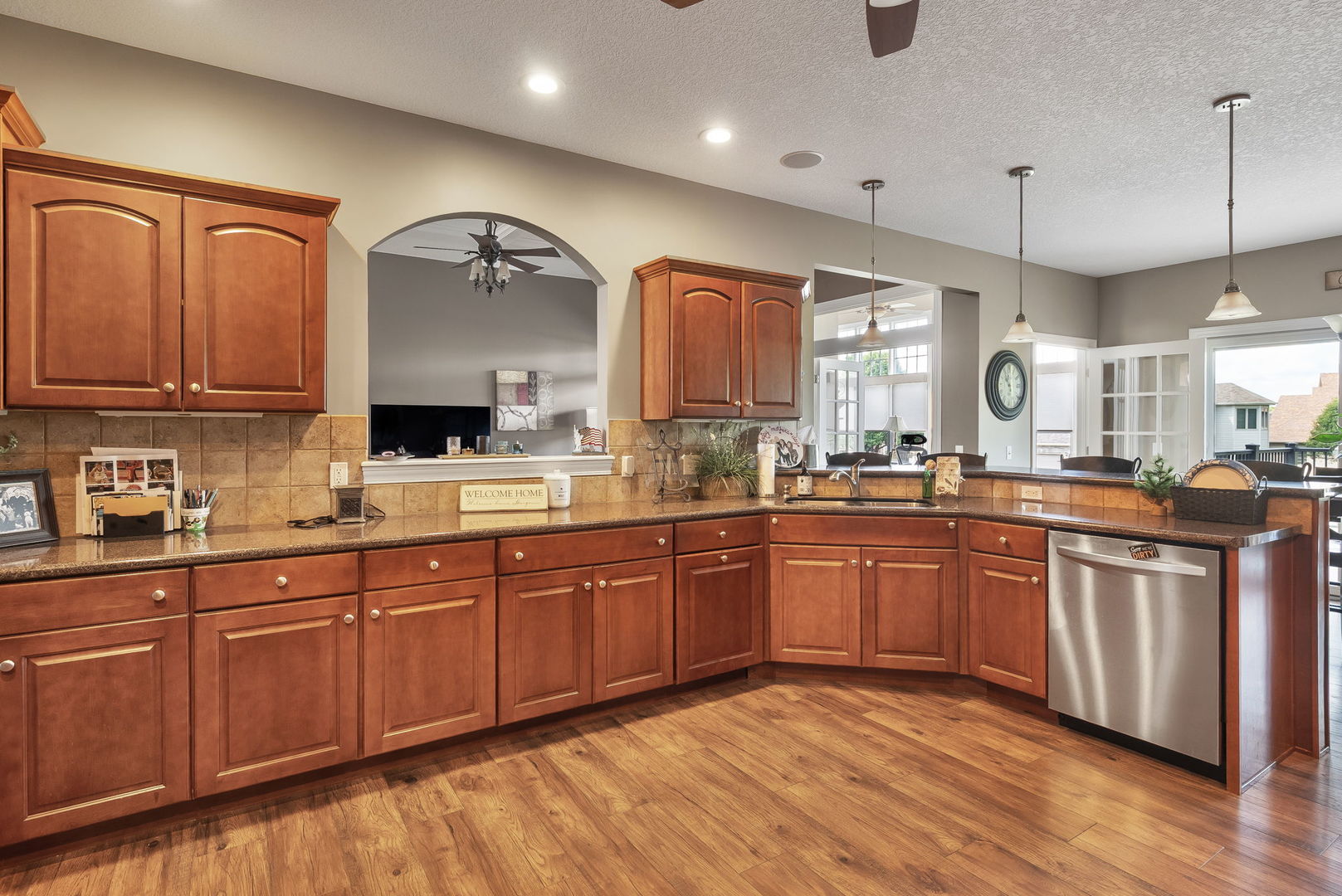 6412 Forest Road Davenport, IA 52807 - Photo 5 of 66