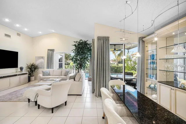 $1,100,000 | 7155 Via Palomar, Boca Raton, FL 33433