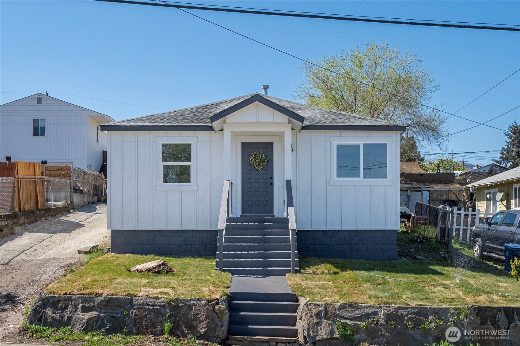 918 Cashmere Street Wenatchee, WA 98801 - Photo 2 of 25