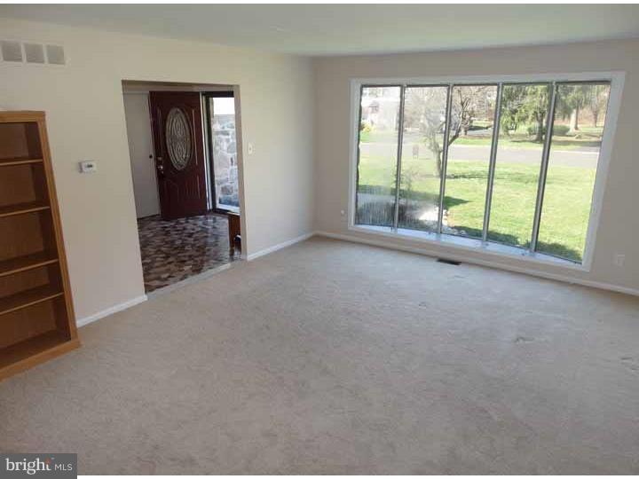 18 Sima Road Holland, PA 18966 - Photo 4 of 21 Living Room