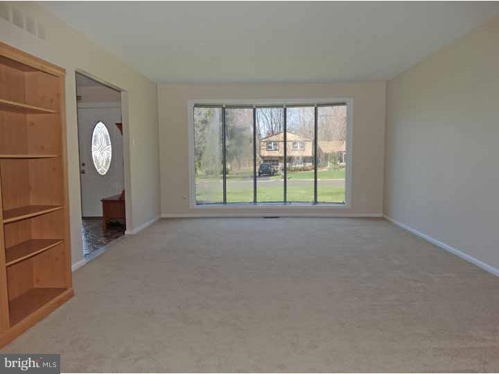 18 Sima Road Holland, PA 18966 - Photo 5 of 21 Living Room