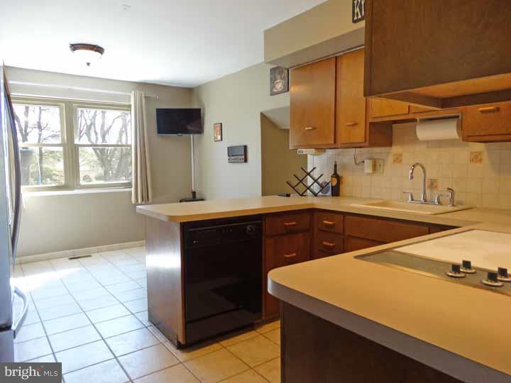 18 Sima Road Holland, PA 18966 - Photo 8 of 21 Kitchen