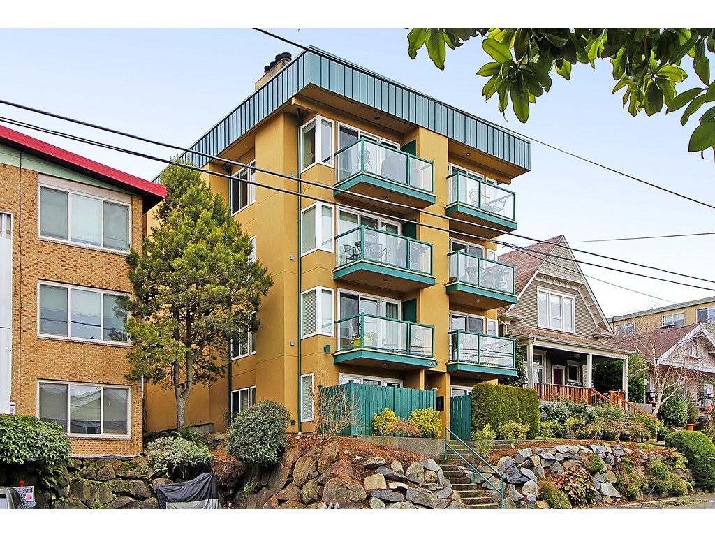 3919 Whitman Avenue North Seattle, WA 98103 - Photo 2 of 15 Gallery Image 2