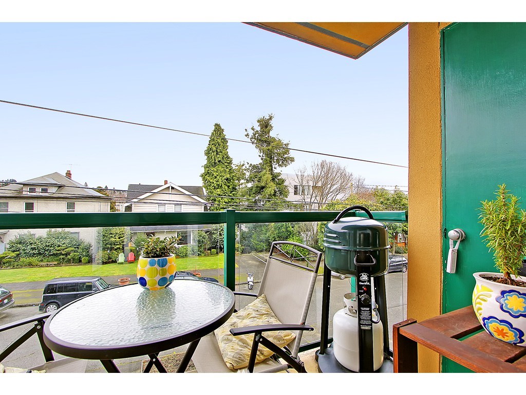 3919 Whitman Avenue North Seattle, WA 98103 - Photo 11 of 15 Gallery Image 11