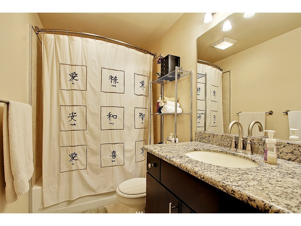 3919 Whitman Avenue North Seattle, WA 98103 - Photo 12 of 15 Gallery Image 12