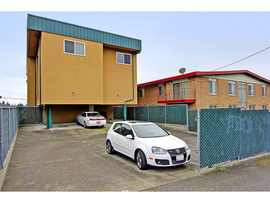 3919 Whitman Avenue North Seattle, WA 98103 - Photo 15 of 15 Gallery Image 15