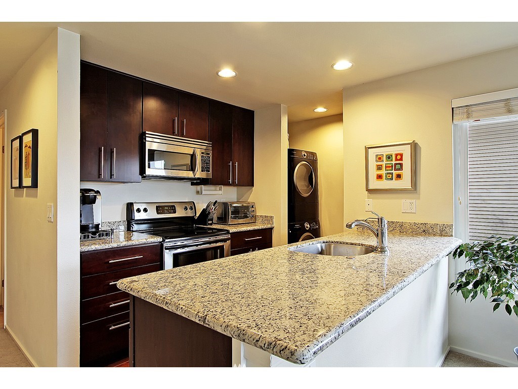 3919 Whitman Avenue North Seattle, WA 98103 - Photo 3 of 15 Gallery Image 3
