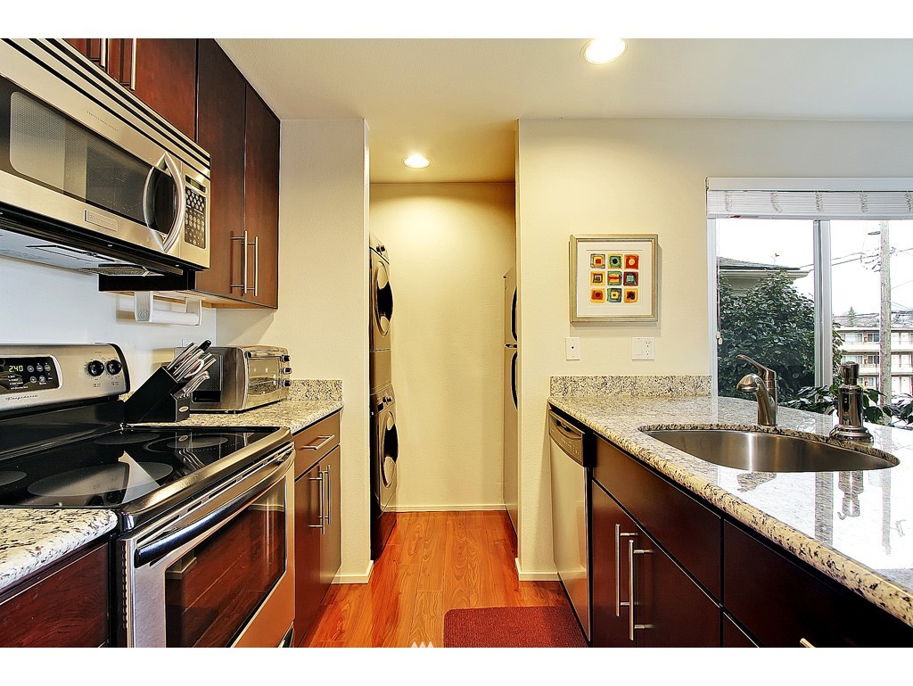 3919 Whitman Avenue North Seattle, WA 98103 - Photo 5 of 15 Gallery Image 5
